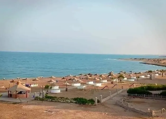شالية مكيف غرفتين,ولفنج ,وحمام كامل, وتراس يرى البحر قرية بلوا لاجون 2 ليله اقل حجز عائلات فقط من فضلك Apartment Ras Sedr